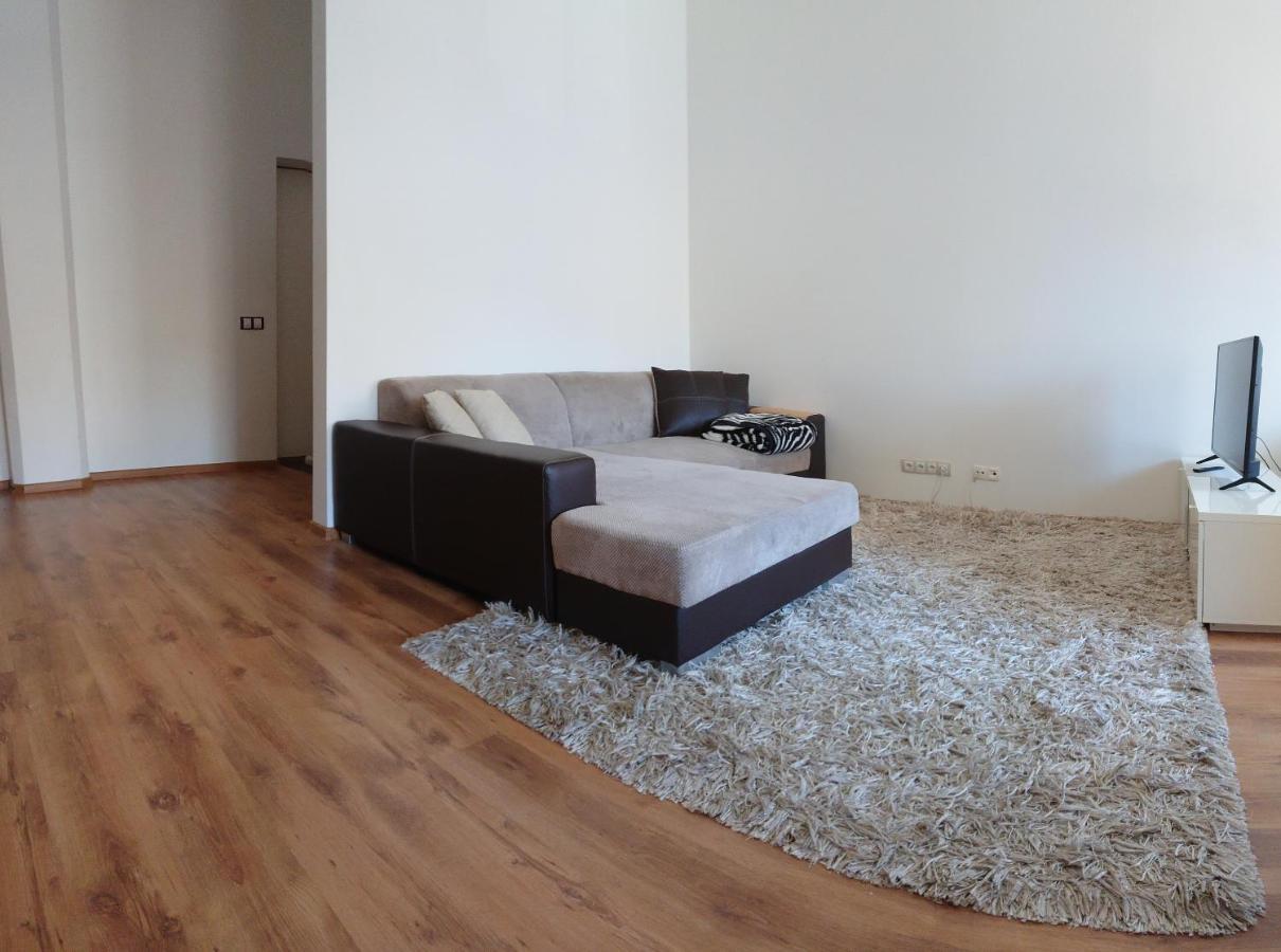 City Centre Kreutzwaldi Apartment, Free Parking Tallinn Ngoại thất bức ảnh